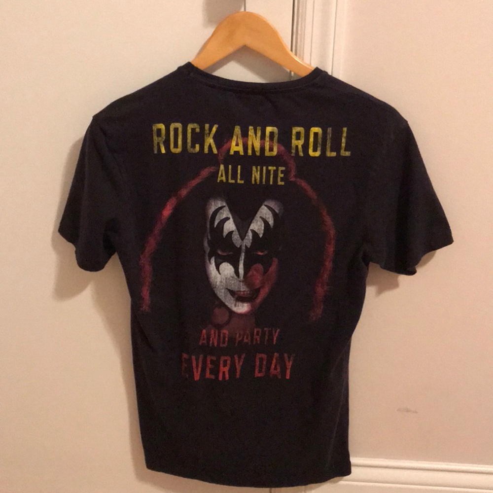 ZARA Black kiss band shirt